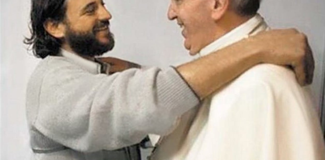 Grabois abrazando al Papa